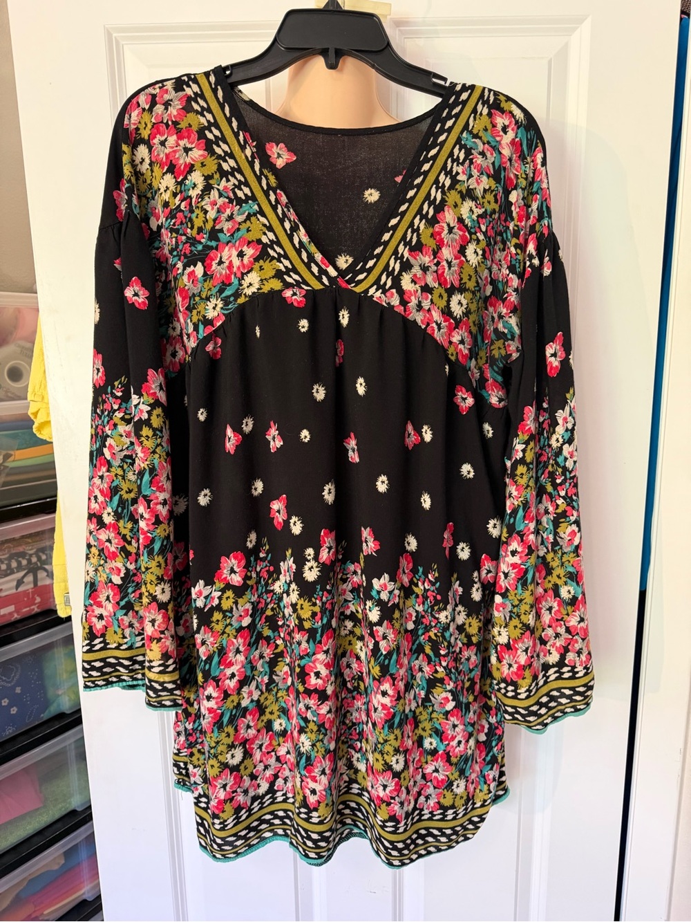 Free People Black Floral Long-Sleeve V-Neck Tunic boho mini dress